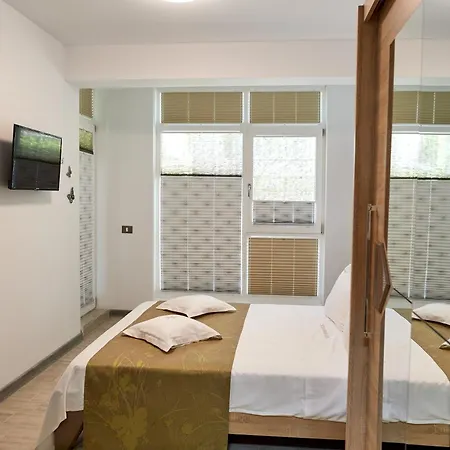 Crystal Breeze - Pool & Apartament *