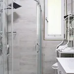 Crystal Breeze - Pool & Apartment *