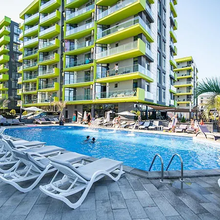Crystal Breeze - Pool & شقة