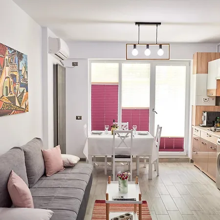 Crystal Breeze - Pool & アパート