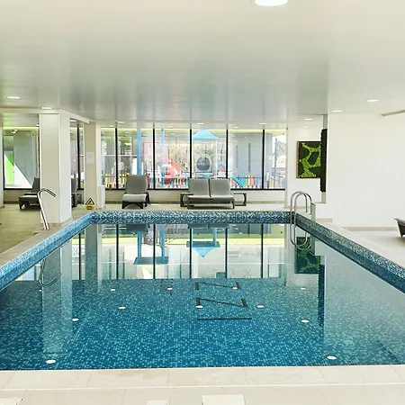 アパート Crystal Breeze - Pool & ナボダリ