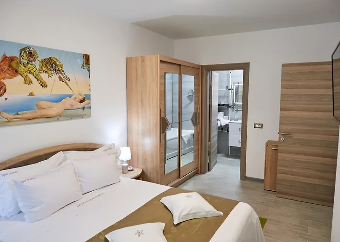 Crystal Breeze - Pool & アパート ナボダリ