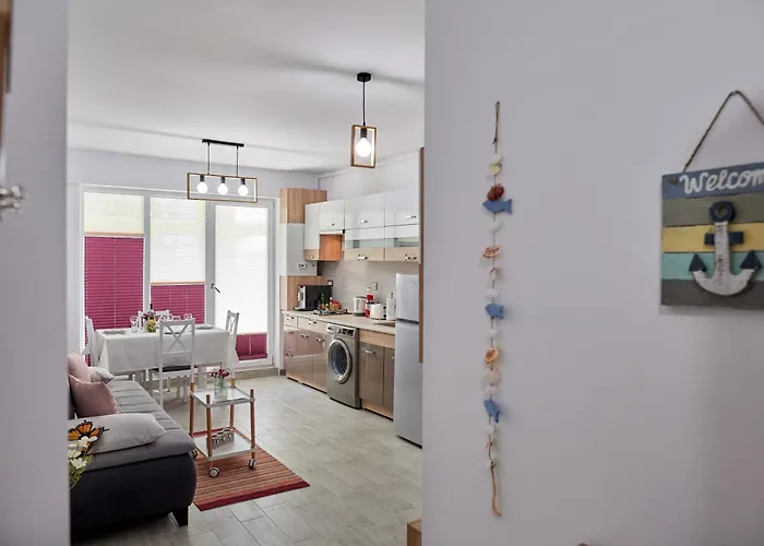 Crystal Breeze - Pool & アパート *