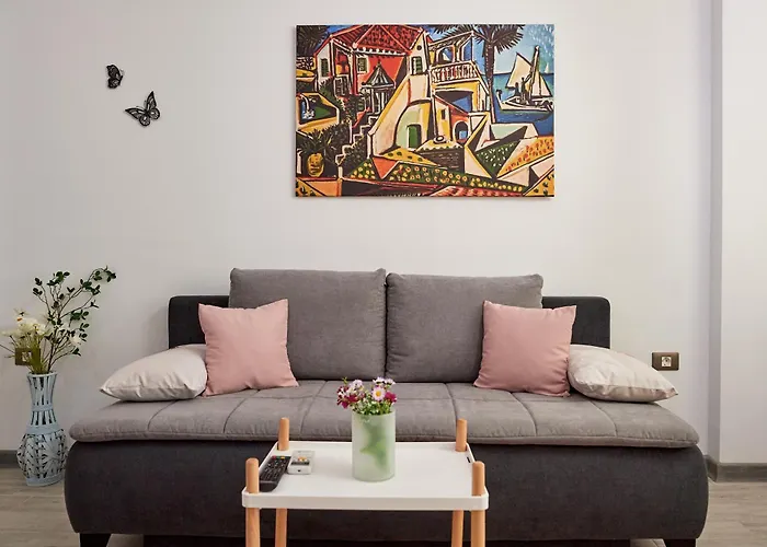 Crystal Breeze - Pool & アパート *