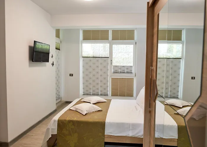 Crystal Breeze - Pool & アパート *