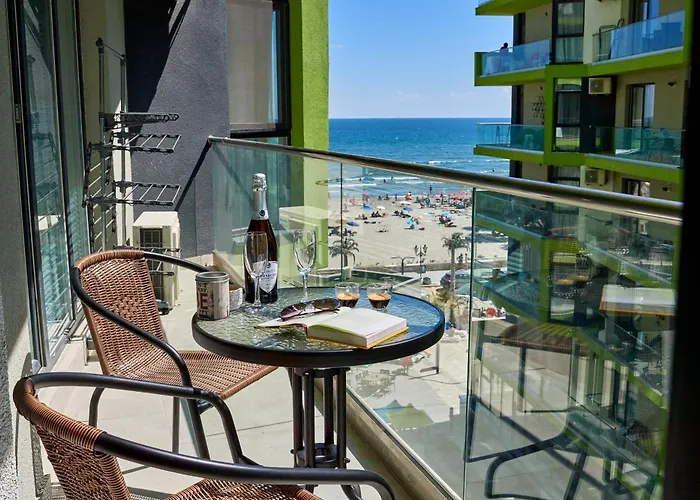 Crystal Breeze - Pool & * ナボダリ