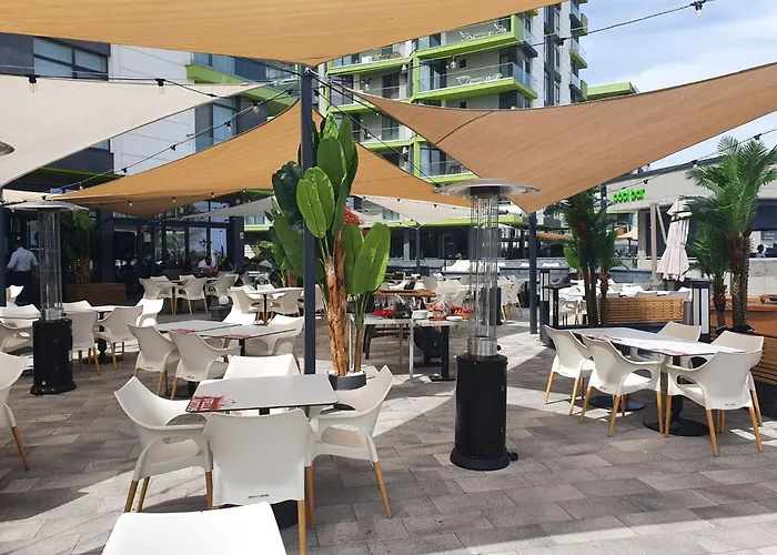 Crystal Breeze - Pool & * ナボダリ